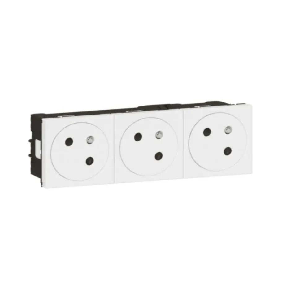 Triple prise 2P+T précâblée — 1 rangée × 6 modules — blanc