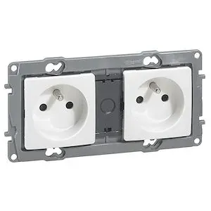 Double prise 2×2P+T 16 A — 4 modules — image 1